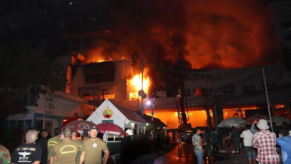 'Alrededor de 10 muertos, 30 heridos' en incendio de hotel casino en Camboya: Policía
