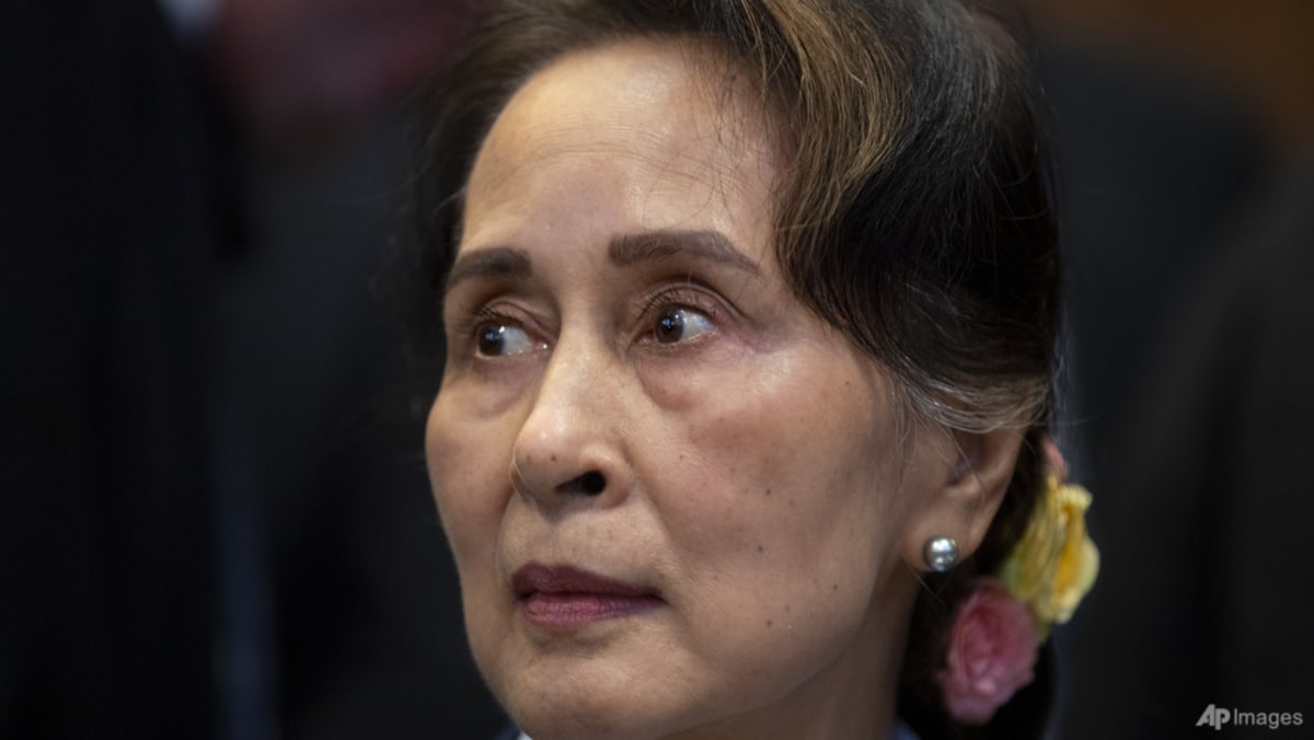 Aung San Suu Kyi de Myanmar condenada por corrupción, encarcelada por 7 años: fuente legal
