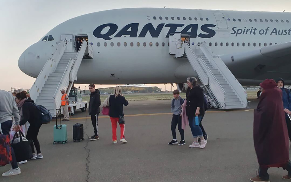 Avión de Qantas en ruta para recoger pasajeros atrapados en Bakú
