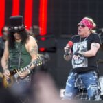 Axl Rose de Guns N' Roses promete terminar con la tradición de lanzar micrófonos