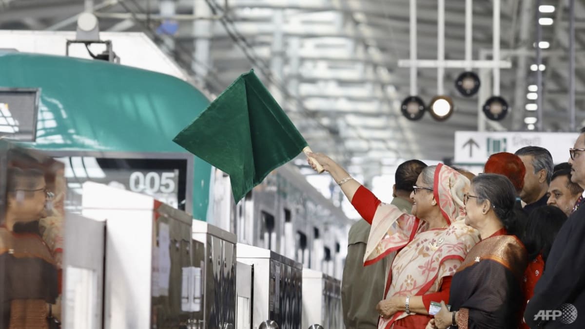 Bangladesh abre el primer servicio de metro para aliviar el tráfico de Dhaka
