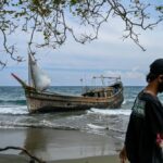 Barco de refugiados rohingya aterriza en Indonesia después de un mes en el mar