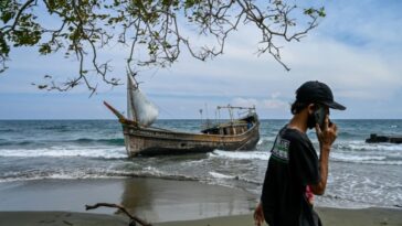 Barco de refugiados rohingya aterriza en Indonesia después de un mes en el mar