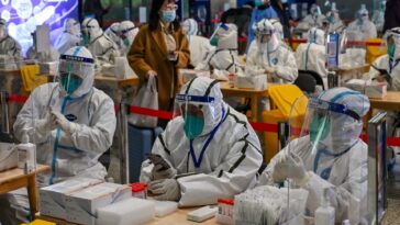 Beijing espera un aumento de COVID ya que los riesgos de mutación preocupan a los expertos