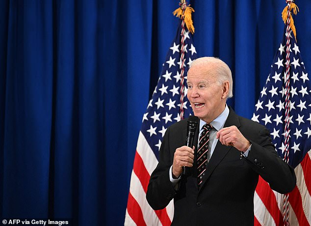 El presidente Biden cometió un error cuando afirmó que después de ser elegido vicepresidente en 2008, otorgó a su tío, Frank Biden, un Corazón Púrpura por el servicio de la Segunda Guerra Mundial.