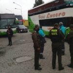 Bolivia mantiene suspendidas salidas de buses a Perú