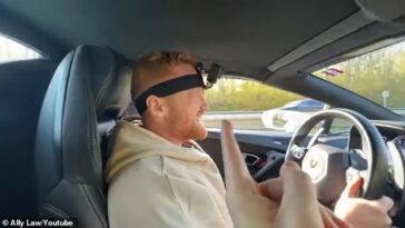 El YouTuber se filmó a sí mismo en la autopista, pero violó varias leyes automovilísticas al adelantar por el lado equivocado y competir con otros autos.