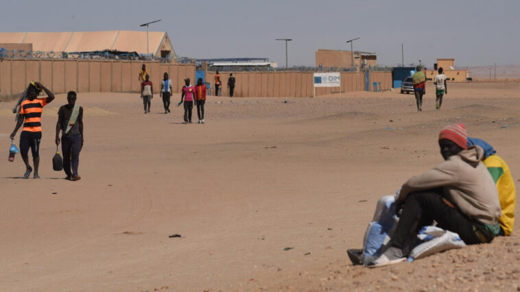 Calvario en el Sáhara: Migrantes expulsados ​​de Argelia al norte de Níger