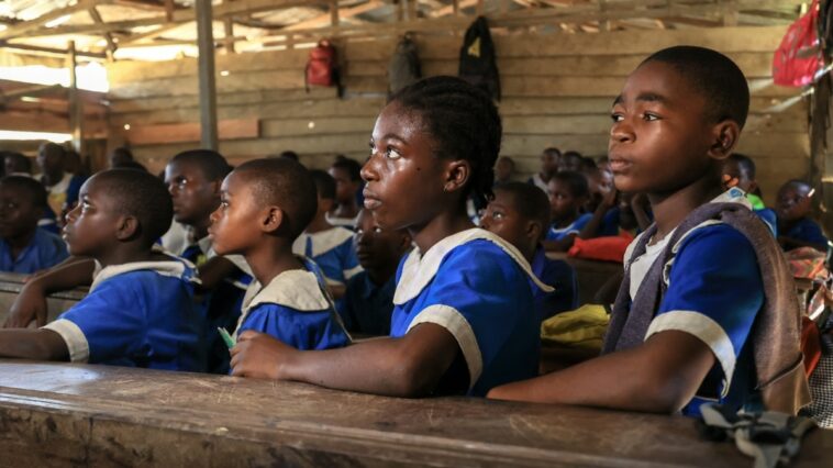 Camerún ofrece certificados de nacimiento mientras millones niegan una educación