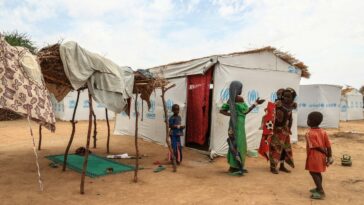 Camerún utiliza el 'Boxing Day' para ayudar a los niños desplazados por el conflicto separatista