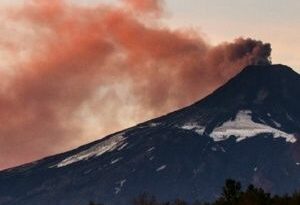 Chilenos monitorean actividad del volcán Villarrica