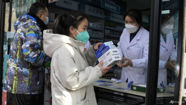 China aborda problemas de suministro médico y aumento de precios en medio de temores de COVID-19