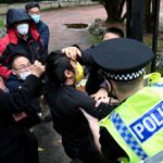 China retira a 6 diplomáticos por violencia en Manchester: Reino Unido