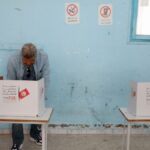 Colegios electorales tunecinos en gran parte silenciosos en elecciones parlamentarias