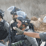 Colonos israelíes atacan a agricultores palestinos al sur de Hebrón