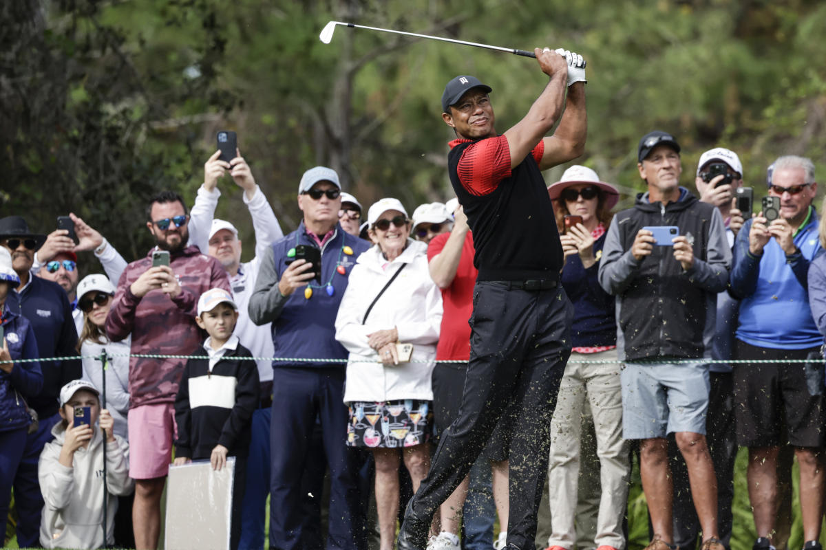 Columna: Tiger tiene tiros y una cojera para mantener a todos adivinando
