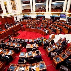 Congreso peruano: Impulsan elecciones generales por crisis