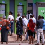 El Banco Central de Nigeria aumenta los límites de retiro de efectivo después de la protesta pública