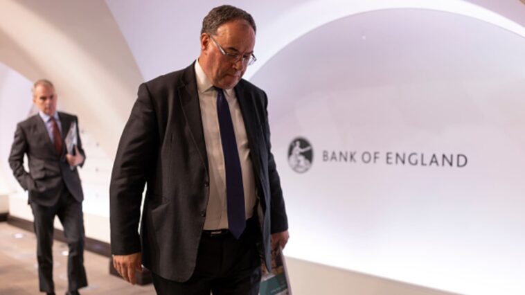 El Banco de Inglaterra pide una acción global 'urgente' tras el casi colapso de los fondos de pensiones del Reino Unido