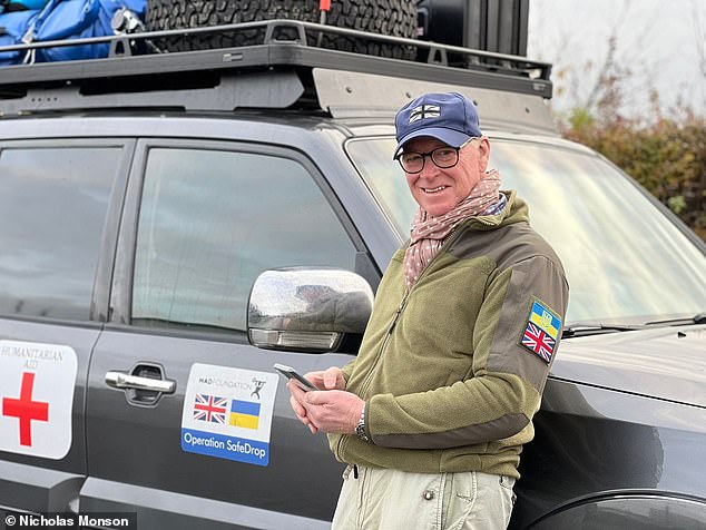 James Hewitt (en la foto) está conduciendo miles de millas a través de Ucrania devastada por la guerra para rescatar a civiles inocentes que quedaron sin hogar por la invasión de Vladimir Putin, se ha revelado.