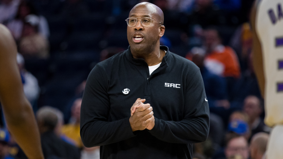 El entrenador de los Kings, Mike Brown, entra en los protocolos de salud y seguridad, para perderse el partido del martes contra los Nuggets
