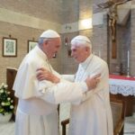 El ex papa Benedicto se encuentra en condición estable, dice el Vaticano