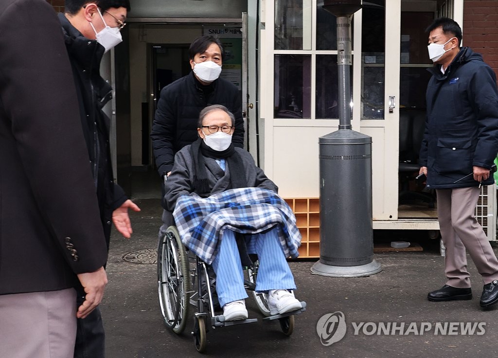 Ex-President Lee to leave hospital soon following special presidential pardon