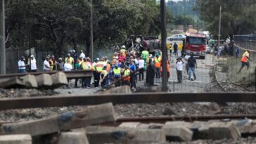 El número de muertos por explosión de camión cisterna de combustible en Sudáfrica aumenta a 15