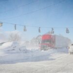 El número de muertos por tormentas de invierno en EE. UU. aumenta mientras miles siguen sin electricidad