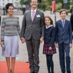 El príncipe Joachim planea mudarse a los EE. UU. con su familia después de que sus hijos, la princesa Athena, 10, (tercero desde la izquierda) y el príncipe Henrik, 13, (derecha) fueran despojados de sus títulos, informan los medios locales.