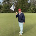 El veterano de la industria del golf hace su primer ace en un par 4, y Bill Murray lo abofetea
