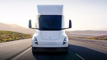El video del Tesla de Elon Musk muestra a Semi conduciendo 500 millas con 82,000 libras con una sola carga