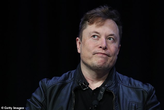 Un hombre de palabra: Elon Musk dijo que renunciará como CEO después de ser derrotado en su propia encuesta de Twitter.