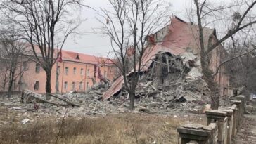 En Kramatorsk, un cohete ruso impacta en un internado
