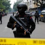 Estación de policía indonesia atacada en presunto atentado suicida
