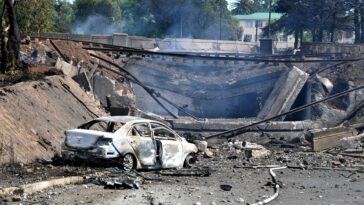 Explosión de camión cisterna deja 10 muertos en Sudáfrica