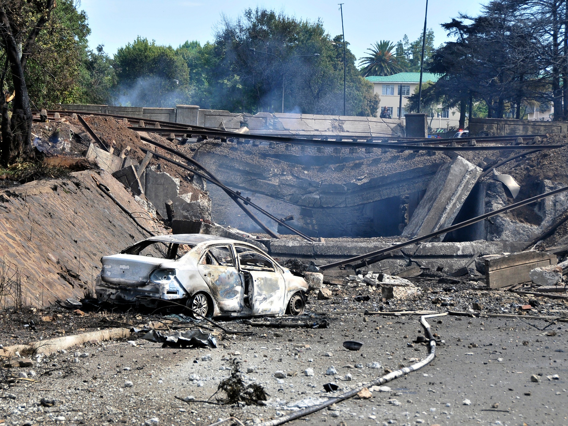 Explosión de camión cisterna deja 10 muertos en Sudáfrica
