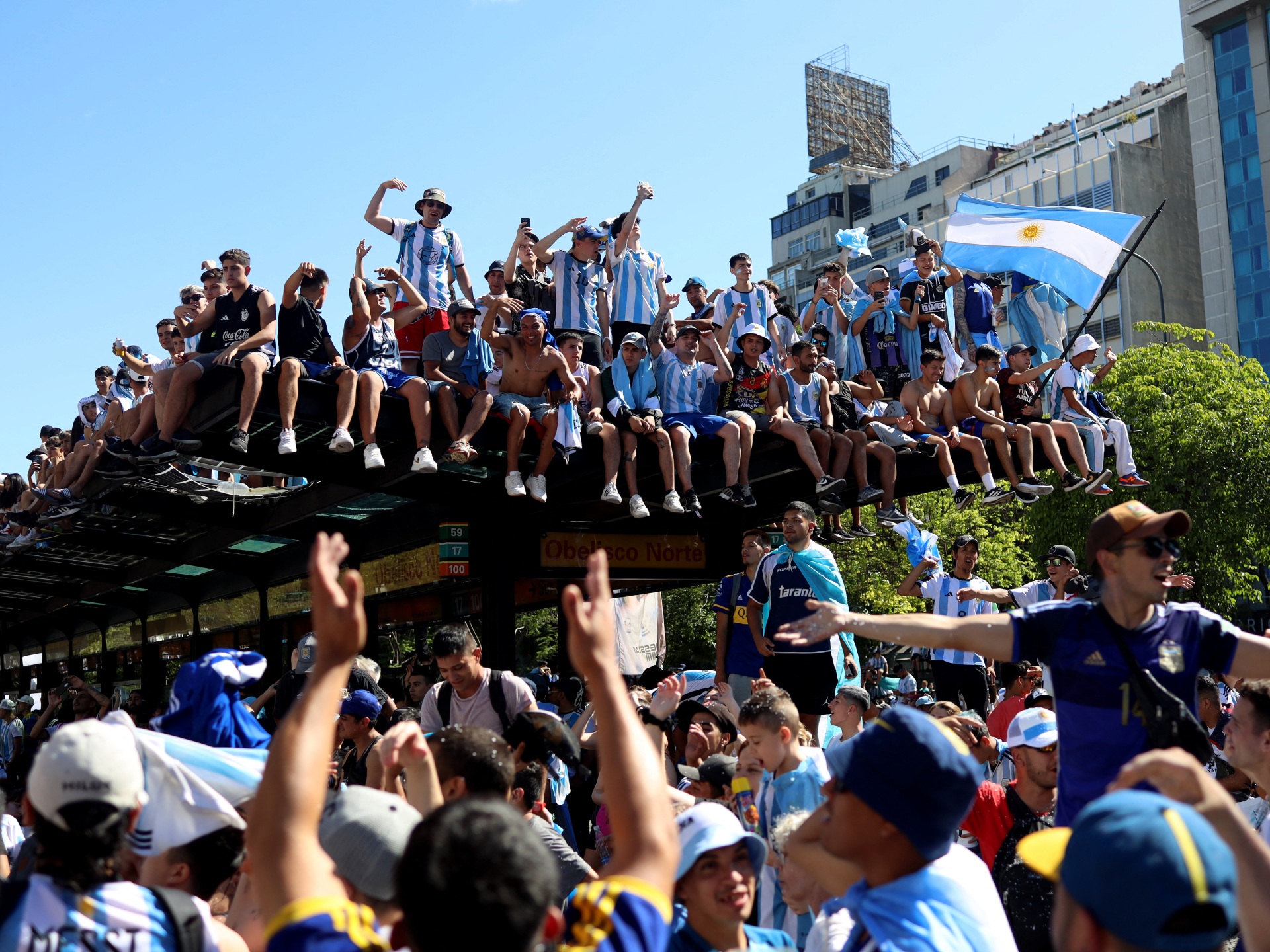 Fotos: Argentinos eufóricos con el regreso de los ganadores de la Copa del Mundo
