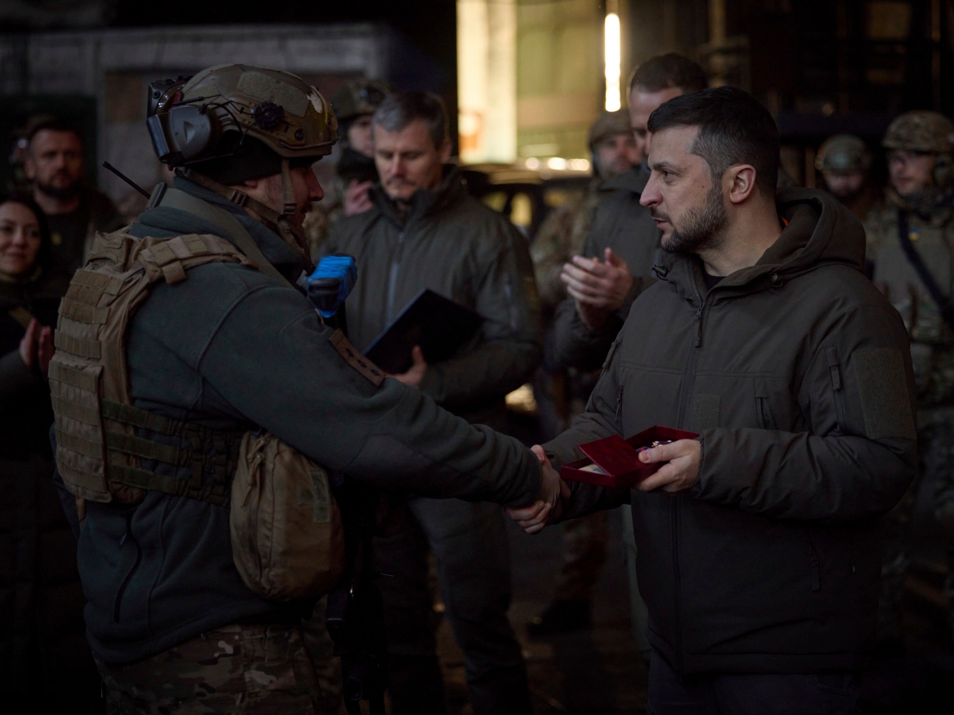 Fotos: Zelenskyy visita tropas mientras Putin elogia la determinación rusa
