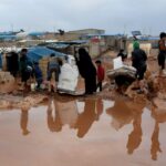 Fuertes lluvias inundan campos de refugiados sirios en Idlib