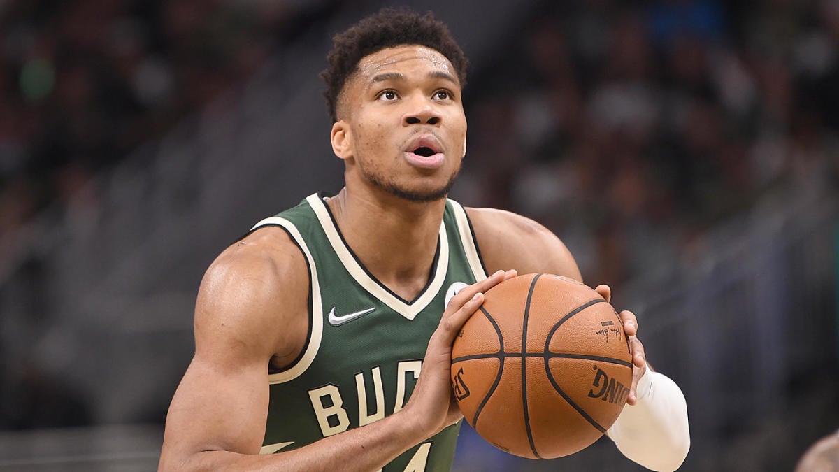 Giannis Antetokounmpo golpeó con dos violaciones de 10 segundos contra Warriors, pero la llamada debe ser más consistente
