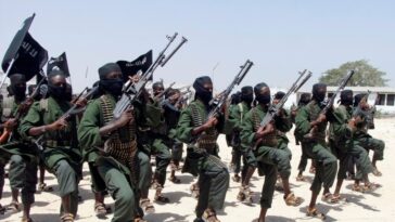 Gobierno somalí dice que al-Shabab está desplazando deliberadamente a civiles