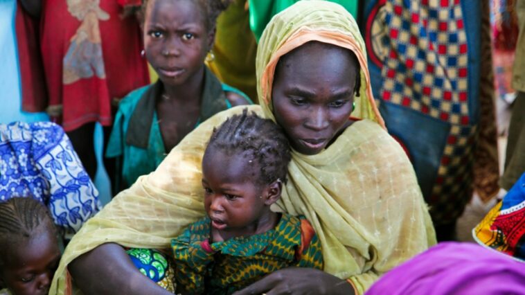 Grupos de derechos de Camerún exigen protección de mujeres y niños desplazados contra abusos de derechos