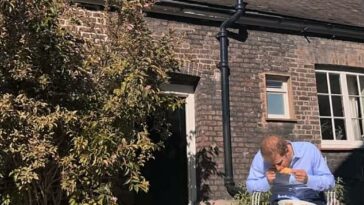 El príncipe Harry y Meghan Markle hablaron sobre su vida en su 'pequeña' casa de campo del Palacio de Kensington en los últimos episodios de la serie de Netflix hoy.