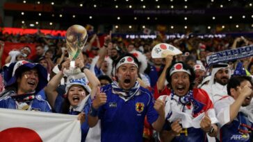 'Impresionante victoria': Aficionados japoneses en Singapur sorprendidos por la victoria en la Copa del Mundo sobre España