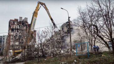 Invasores demoliendo barrios enteros en tres distritos de Mariupol