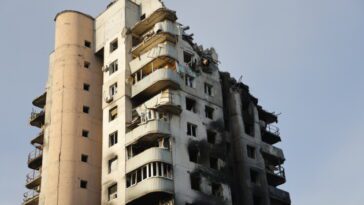 Invasores demolieron más de 30 edificios de apartamentos en Mariupol – alcalde