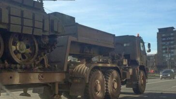 Invasores desplegando más equipo militar en Berdiansk