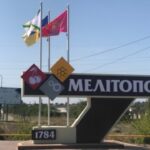 Invasores instalando barreras de hormigón en el centro de Melitopol