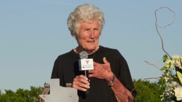 Kathy Whitworth, la mayor campeona de golf, muere a los 83 años